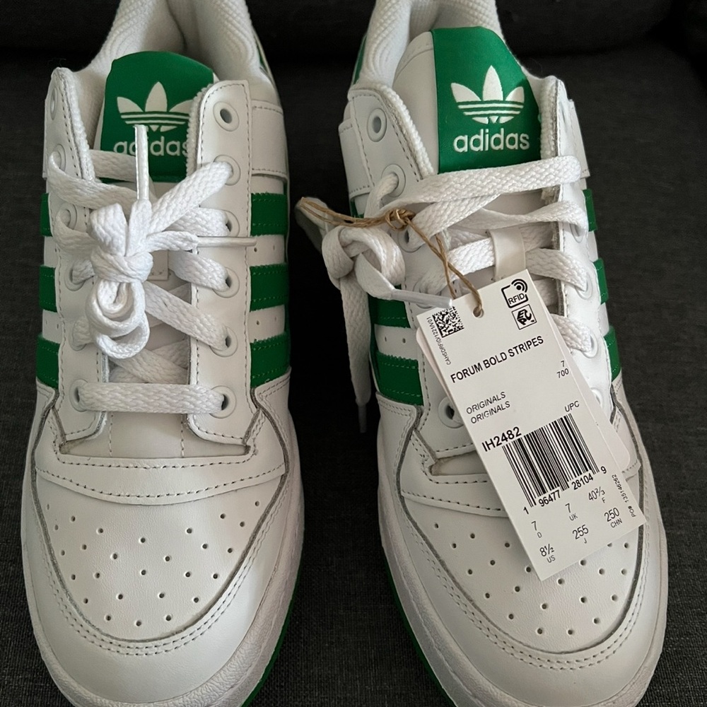 Brand new in box Adidas shoes size 8.5 - Picture 3 of 5